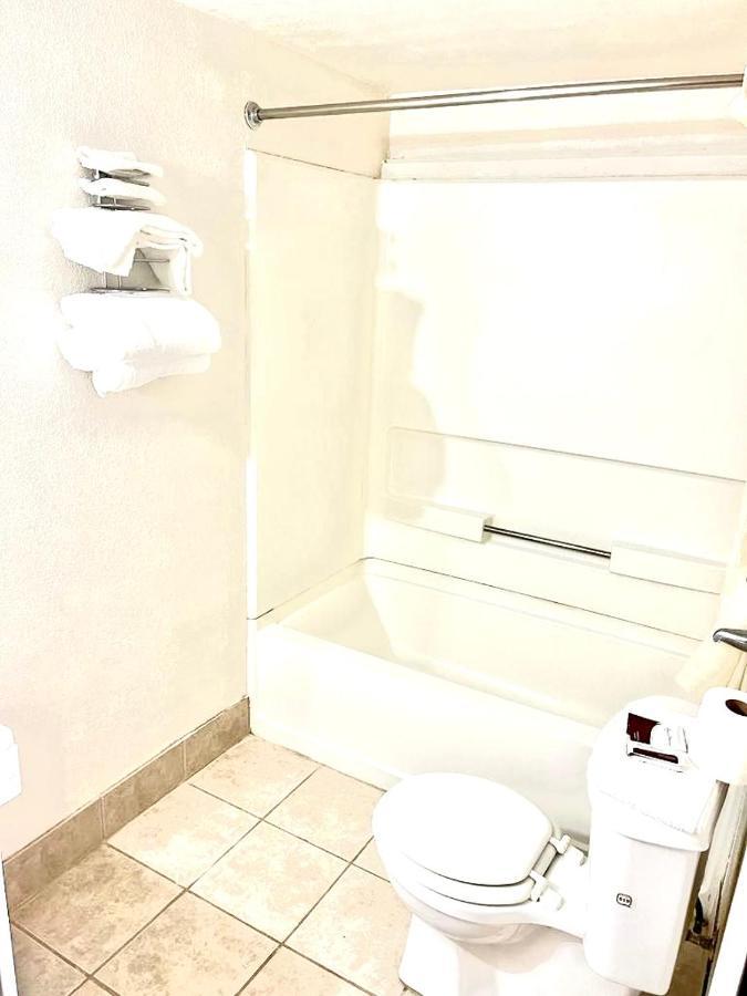 Vento Hotel Хътчинсън Екстериор снимка